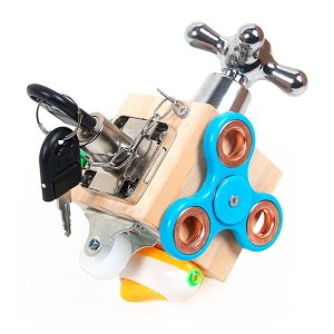 BusyCube, дидактична играчка 7 в 1, която стимулира всички области на детското развитие